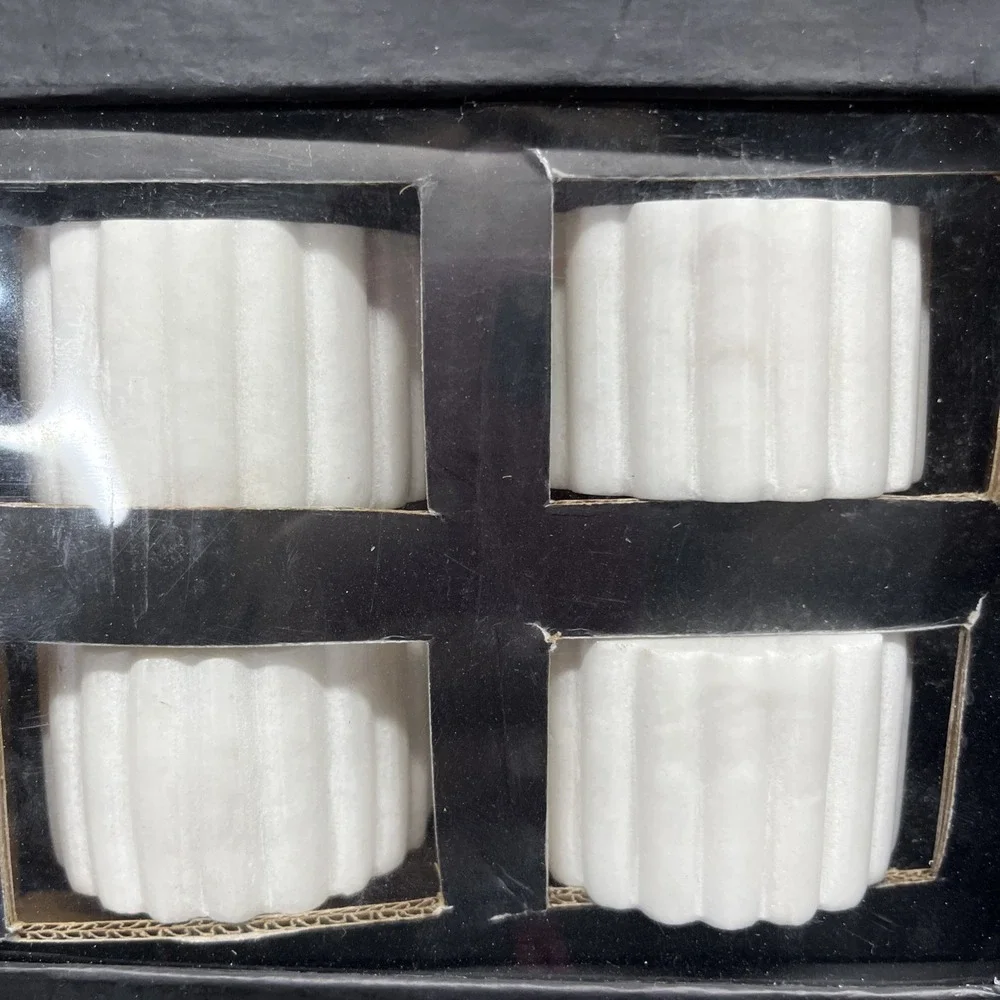 Tahari Set Of 4 White Napkin Rings Stone Looking‎ Round Round Ridges
